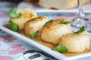 Морские гребешки в лимонном соусе