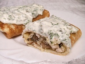 Блины, фаршированные куриным филе, грибами и сыром