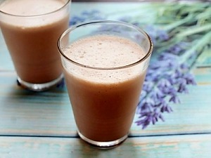 Молочный коктейль с шоколадом и мороженым