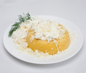 Мамалига з сиром і бринзою