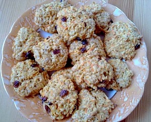 Постное морковное печенье с изюмом