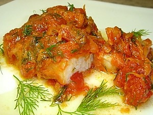 Рыба тушеная в томате с овощами