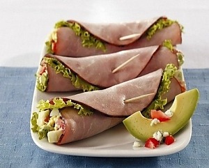 Рулетики из ветчины с начинкой овощной