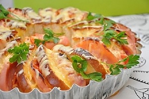 Батон запеченный с сыром и колбасой