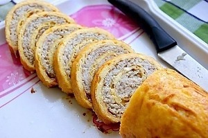 Рулет из омлета с куриным фаршем