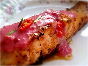 Семга на гриле с брусникой
