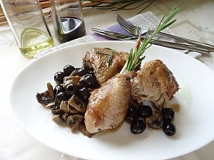 Курица с грибами и с маслинами