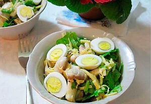Салат с грибами и перепелиными яйцами