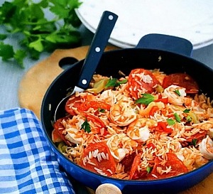 Рис с креветками и чоризо