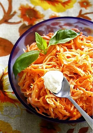 Салат из моркови с корицей