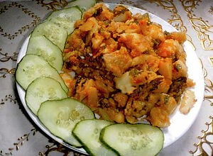 Азу с солеными огурцами в мультиварке