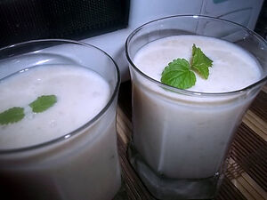 Коктейль з грушею і йогуртом