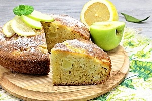 Яблочная шарлотка на сливочном масле