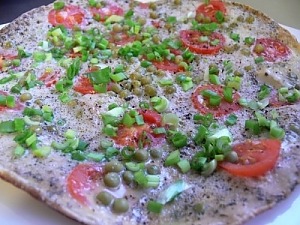 Омлет с зеленым горошком и томатами