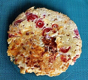 Омлет с макаронами на сковороде