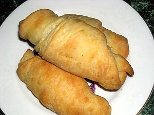 Слоеные рогалики с шоколадной пастой