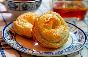 Слойки з апельсиновим джемом