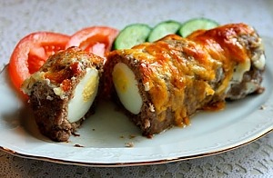 Рулет из мясного фарша с яйцом
