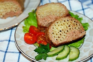 Рулет из фарша с макаронами Рулет из фарша с макаронами