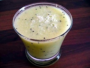 Диетический коктейль из киви и груши 