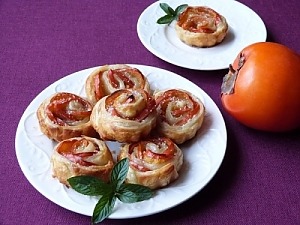 Слойки з хурмою
