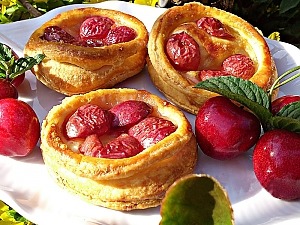 Слойки с черешней Слойки с черешней