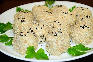 Шарики из печени трески в кунжуте