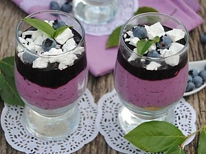 Творожный десерт с черникой