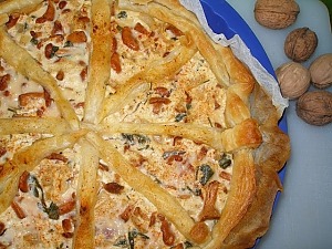 Слоеный пирог с лисичками