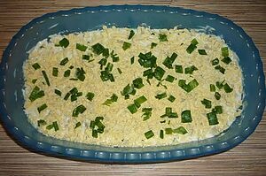 Салат с печенью, солеными огурцами и картофелем