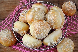 Дрожжевые булочки с яблоками