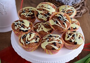 Ореховые маффины с барбарисом