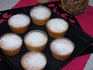 Маффины с замороженной сливой