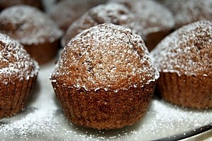 Маффины с вишней и какао