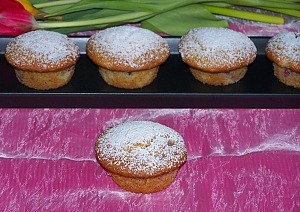 Маффины с киви и клубникой
