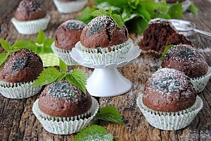 Шоколадные маффины с крапивой