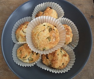 Закусочные маффины с фетой и рукколой