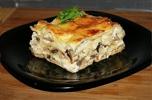 Лазанья из куриной грудки с томатным соусом