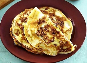 Блины на кефире с луком и шкварками