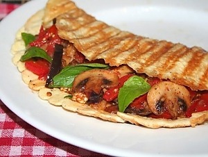 Омлет с грибами и овощами