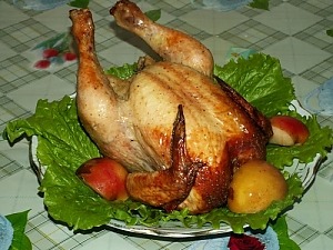 Курица на банке с яблоками