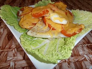 Рыба запеченная с помидорами и сыром