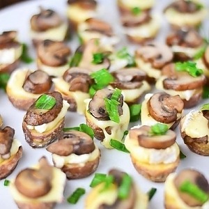 Закуска из картофеля с сыром и грибами