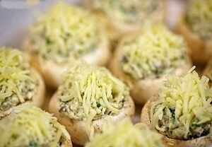 Шампиньоны фаршированные курятиной и сыром Шампиньоны фаршированные курятиной и сыром