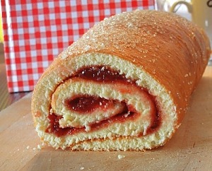 Рулет с джемом за 20 минут
