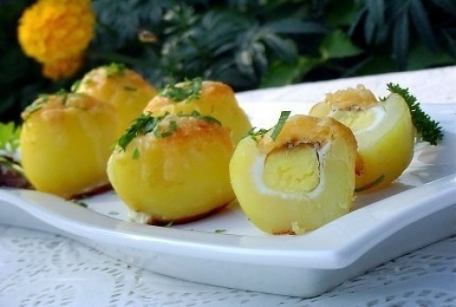 Картофель запеченный с яйцом