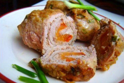 Мясные рулетики под соусом