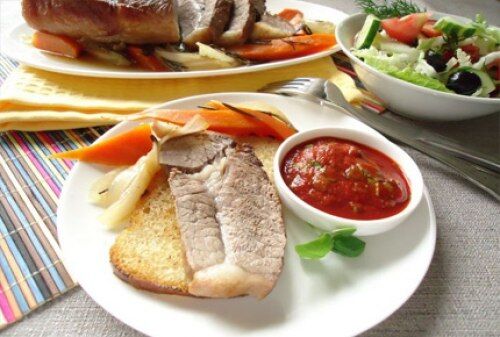 Говядина запеченная куском с овощами