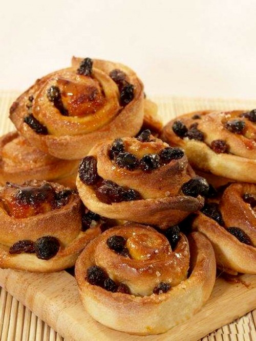 Булочки-завитушки с изюмом