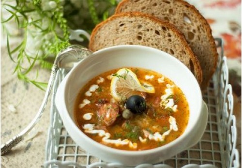 Солянка с рисом и языком